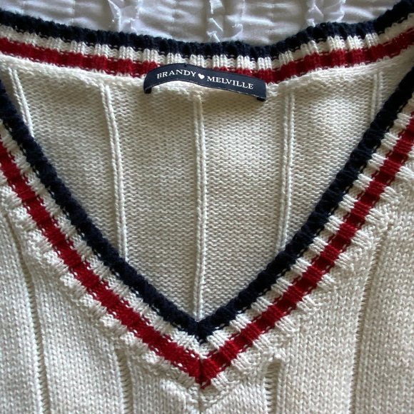 Brandy Melville Nicole Sweater - Picture 5 of 7